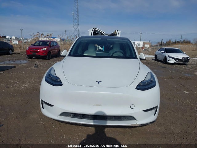 12566863 :رقم المزاد ، 7SAYGDEE6NF368432 vin ، 2022 Tesla Model Y Long Range مزاد بيع