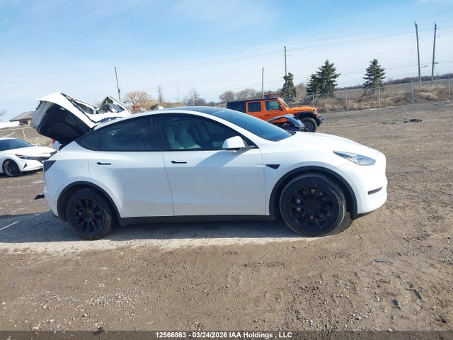 12566863 :رقم المزاد ، 7SAYGDEE6NF368432 vin ، 2022 Tesla Model Y Long Range مزاد بيع