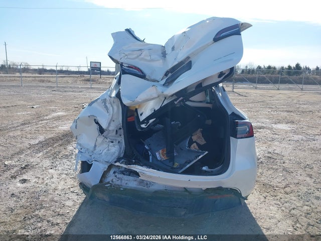 12566863 :رقم المزاد ، 7SAYGDEE6NF368432 vin ، 2022 Tesla Model Y Long Range مزاد بيع