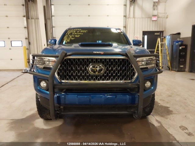 5TFDZ5BN3JX032768 Toyota Tacoma Dbl Cab/sr5/trd Sport/or