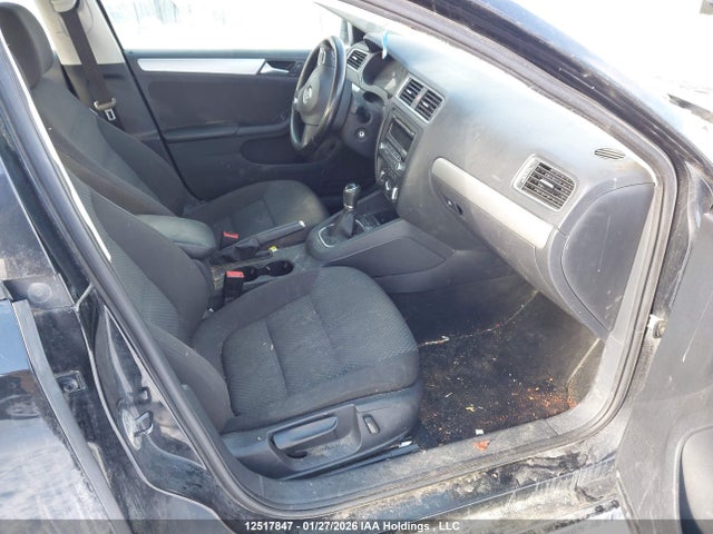 2013 Volkswagen Jetta 2.0l Comfortline მანქანა იყიდება აუქციონზე, vin: 3VWBK7AJ8DM281225, აუქციონის ნომერი: 12517847