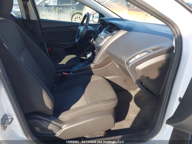1FADP3F21HL321116 Ford FOCUS SE