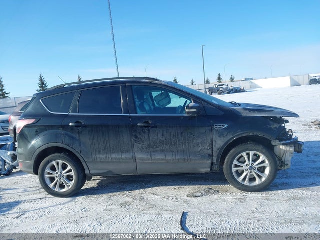 1FMCU9GD3HUE77925 Ford ESCAPE SE