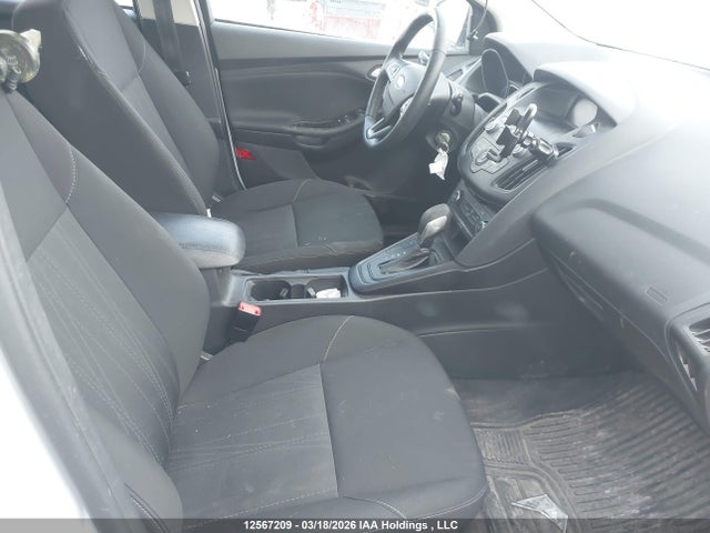 1FADP3K22JL290289 Ford FOCUS SE