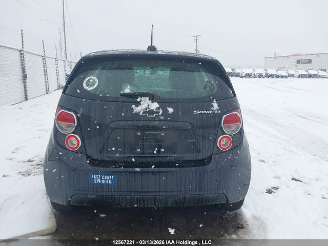 1G1JC6SH0F4125950 Chevrolet SONIC LT