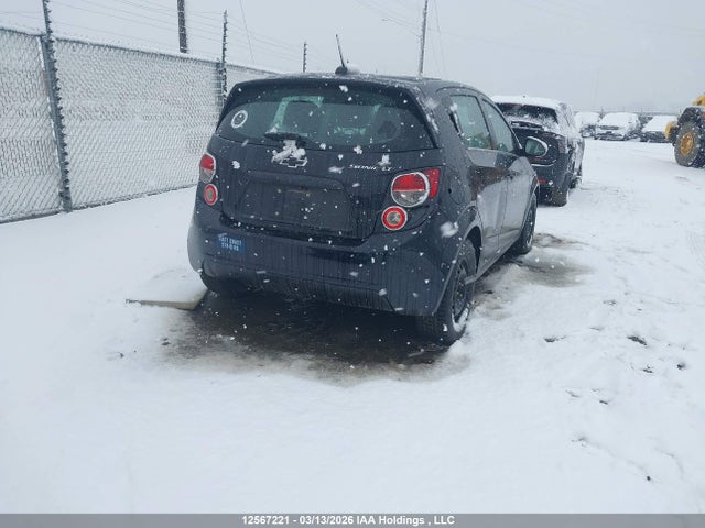 1G1JC6SH0F4125950 Chevrolet SONIC LT
