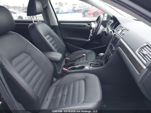 1VWKA7A3XKC006085 Volkswagen Passat Wolfsburg Edition