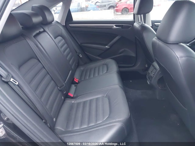 1VWKA7A3XKC006085 Volkswagen Passat Wolfsburg Edition