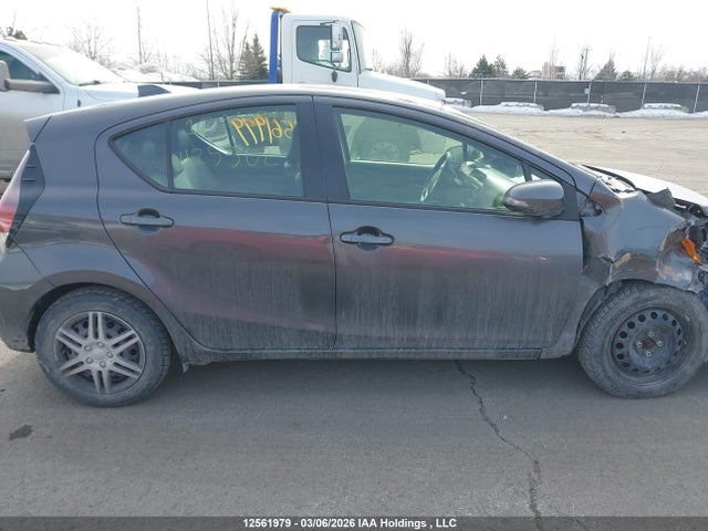 JTDKDTB30G1125302 Toyota Prius C Technology