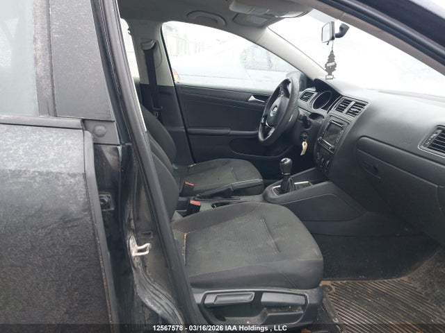 3VW1K7AJXFM235555 Volkswagen Jetta 2.0l Trendline/2.0l Trendline+