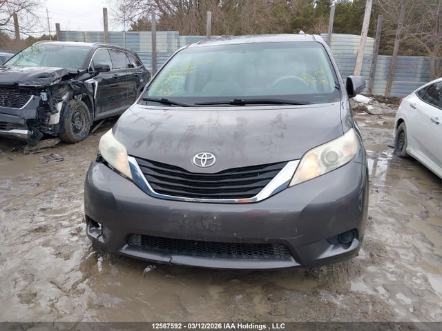 12567592 :رقم المزاد ، 5TDKK3DC5BS071364 vin ، 2011 Toyota Sienna Le 8 Passenger مزاد بيع