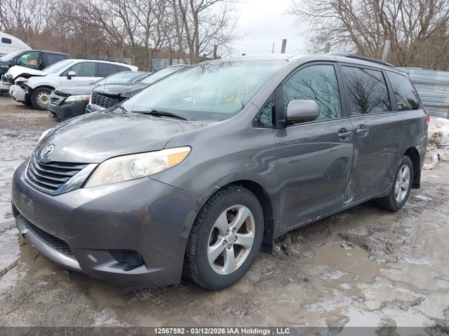 12567592 :رقم المزاد ، 5TDKK3DC5BS071364 vin ، 2011 Toyota Sienna Le 8 Passenger مزاد بيع