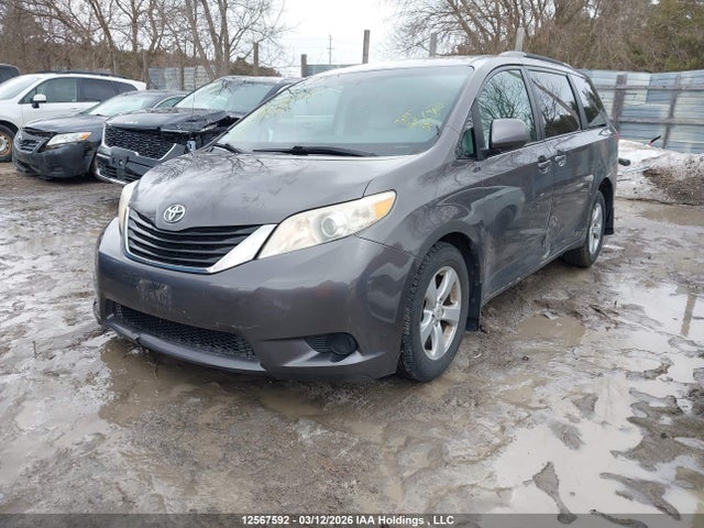 12567592 :رقم المزاد ، 5TDKK3DC5BS071364 vin ، 2011 Toyota Sienna Le 8 Passenger مزاد بيع