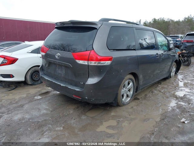 12567592 :رقم المزاد ، 5TDKK3DC5BS071364 vin ، 2011 Toyota Sienna Le 8 Passenger مزاد بيع