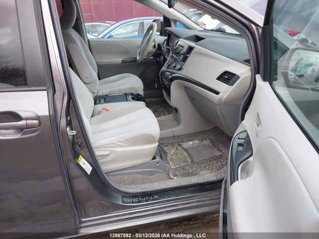 12567592 :رقم المزاد ، 5TDKK3DC5BS071364 vin ، 2011 Toyota Sienna Le 8 Passenger مزاد بيع