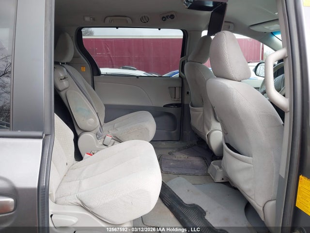 12567592 :رقم المزاد ، 5TDKK3DC5BS071364 vin ، 2011 Toyota Sienna Le 8 Passenger مزاد بيع