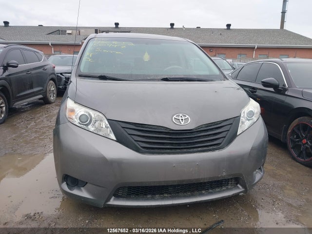 2011 Toyota Sienna მანქანა იყიდება აუქციონზე, vin: 5TDZK3DCXBS150947, აუქციონის ნომერი: 12567652