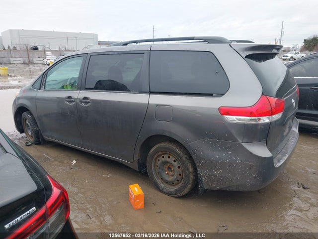 2011 Toyota Sienna მანქანა იყიდება აუქციონზე, vin: 5TDZK3DCXBS150947, აუქციონის ნომერი: 12567652