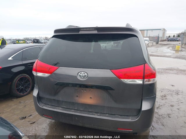 2011 Toyota Sienna მანქანა იყიდება აუქციონზე, vin: 5TDZK3DCXBS150947, აუქციონის ნომერი: 12567652