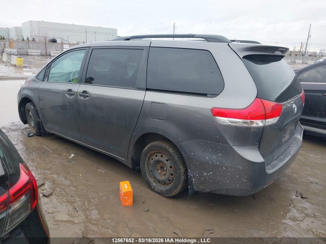 2011 Toyota Sienna მანქანა იყიდება აუქციონზე, vin: 5TDZK3DCXBS150947, აუქციონის ნომერი: 12567652