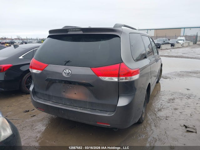 2011 Toyota Sienna მანქანა იყიდება აუქციონზე, vin: 5TDZK3DCXBS150947, აუქციონის ნომერი: 12567652