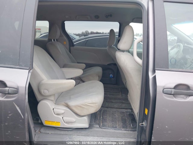 2011 Toyota Sienna მანქანა იყიდება აუქციონზე, vin: 5TDZK3DCXBS150947, აუქციონის ნომერი: 12567652