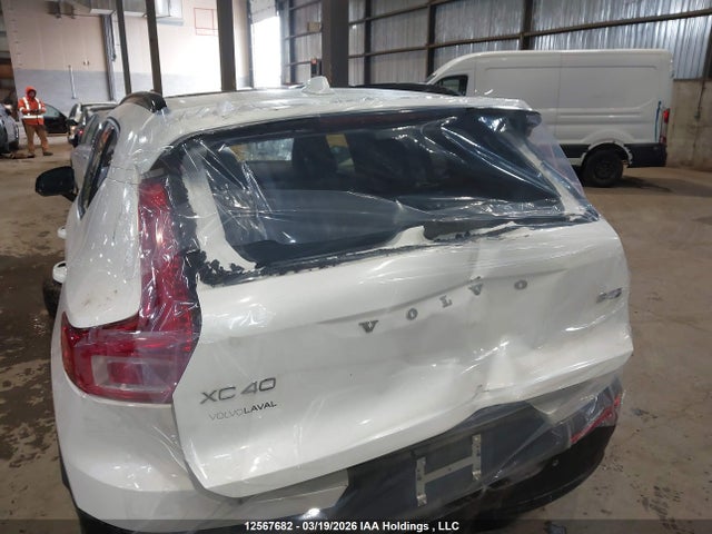 YV4L12UL4R2213073 Volvo Xc40 B5 Plus Dark Theme
