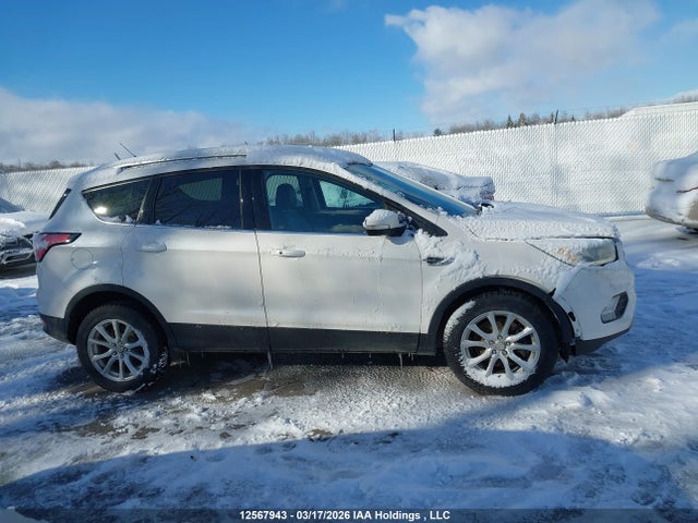 1FMCU9J94HUA26569 Ford Escape Titanium