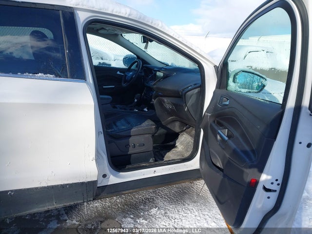 1FMCU9J94HUA26569 Ford Escape Titanium
