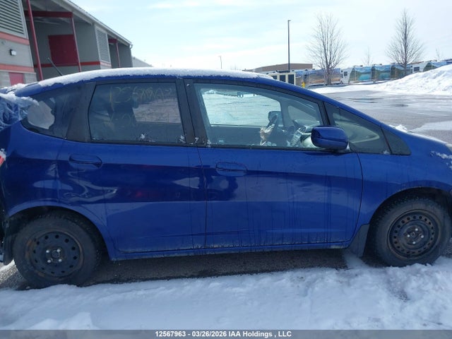 12567963 :رقم المزاد ، LUCGE8H55E3003489 vin ، 2014 Honda Fit Lx مزاد بيع