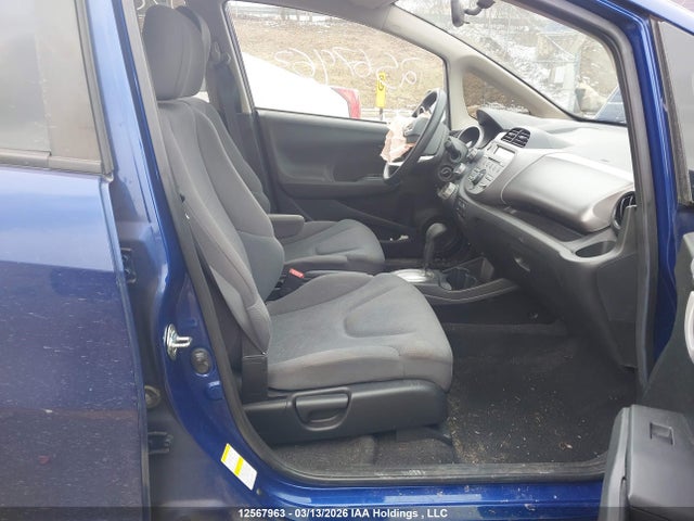 12567963 :رقم المزاد ، LUCGE8H55E3003489 vin ، 2014 Honda Fit Lx مزاد بيع
