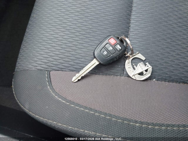 2T1BURHE8KC143160 Toyota COROLLA LE