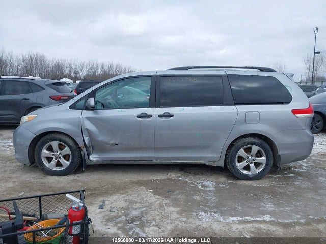 12568080 :رقم المزاد ، 5TDZK3DC8DS342001 vin ، 2013 Toyota Sienna مزاد بيع