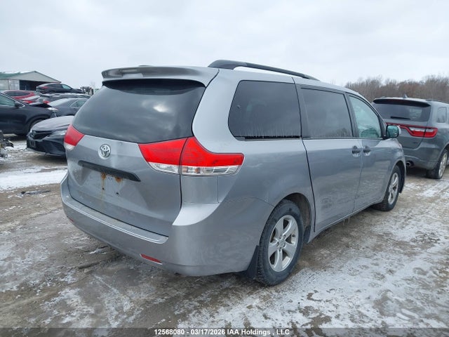 12568080 :رقم المزاد ، 5TDZK3DC8DS342001 vin ، 2013 Toyota Sienna مزاد بيع