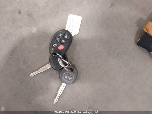 5TDXK3DC1FS563952 Toyota Sienna Se 8 Passenger