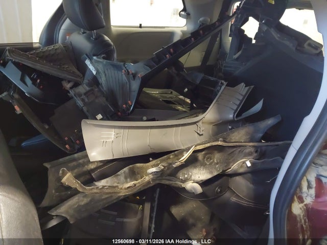 5TDXK3DC1FS563952 Toyota Sienna Se 8 Passenger