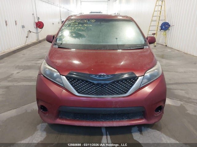 5TDXK3DC1FS563952 Toyota Sienna Se 8 Passenger