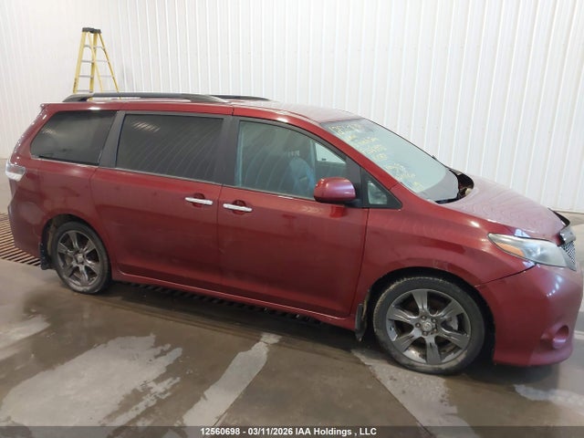 5TDXK3DC1FS563952 Toyota Sienna Se 8 Passenger