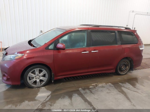 5TDXK3DC1FS563952 Toyota Sienna Se 8 Passenger