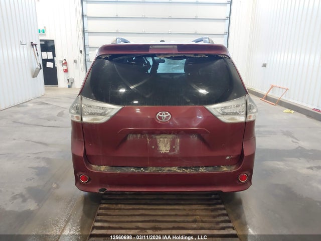 5TDXK3DC1FS563952 Toyota Sienna Se 8 Passenger