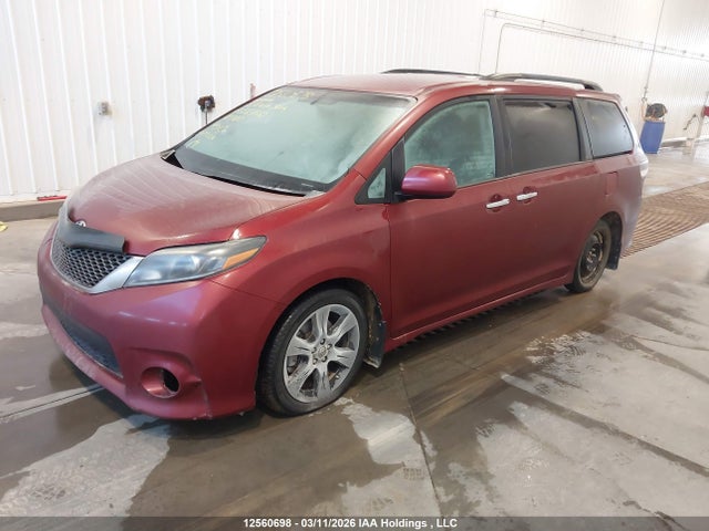 5TDXK3DC1FS563952 Toyota Sienna Se 8 Passenger