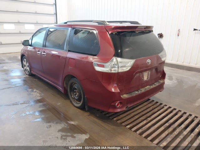 5TDXK3DC1FS563952 Toyota Sienna Se 8 Passenger