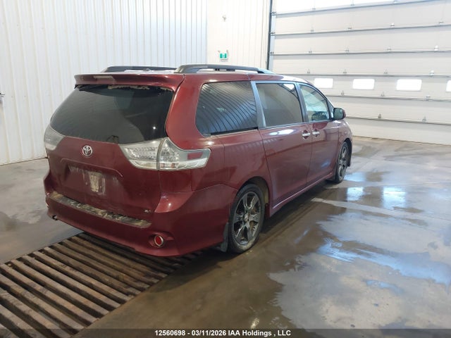 5TDXK3DC1FS563952 Toyota Sienna Se 8 Passenger