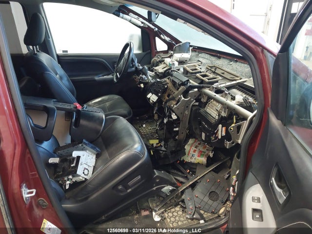 5TDXK3DC1FS563952 Toyota Sienna Se 8 Passenger