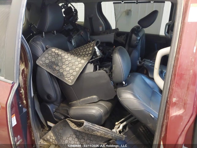 5TDXK3DC1FS563952 Toyota Sienna Se 8 Passenger
