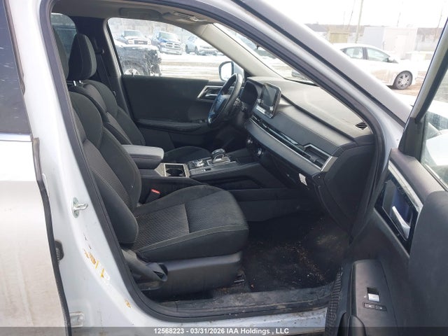 JA4J4UA81NZ602214 Mitsubishi Outlander Se/black Edition