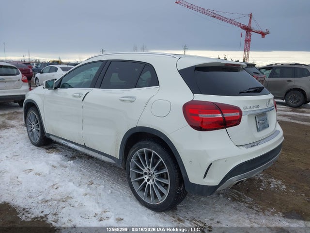 WDCTG4GBXJJ375312 Mercedes-Benz Gla 250 4matic