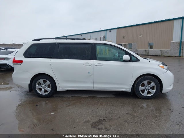 Aukcja sprzedaży 2014 Toyota Sienna Le V6, vin: 5TDKK3DC1ES424929, numer aukcji: 12568303