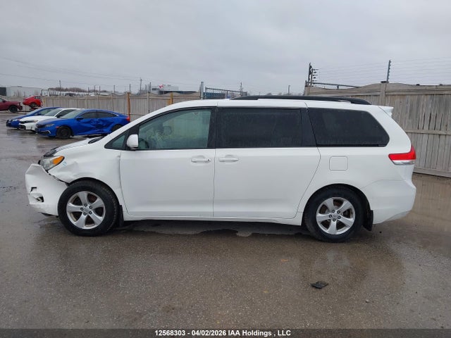 Aukcja sprzedaży 2014 Toyota Sienna Le V6, vin: 5TDKK3DC1ES424929, numer aukcji: 12568303
