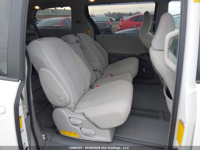 Aukcja sprzedaży 2014 Toyota Sienna Le V6, vin: 5TDKK3DC1ES424929, numer aukcji: 12568303
